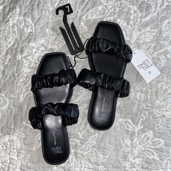 MEMORY FOAM RUCHED SANDALS - Picture 1 of 2
